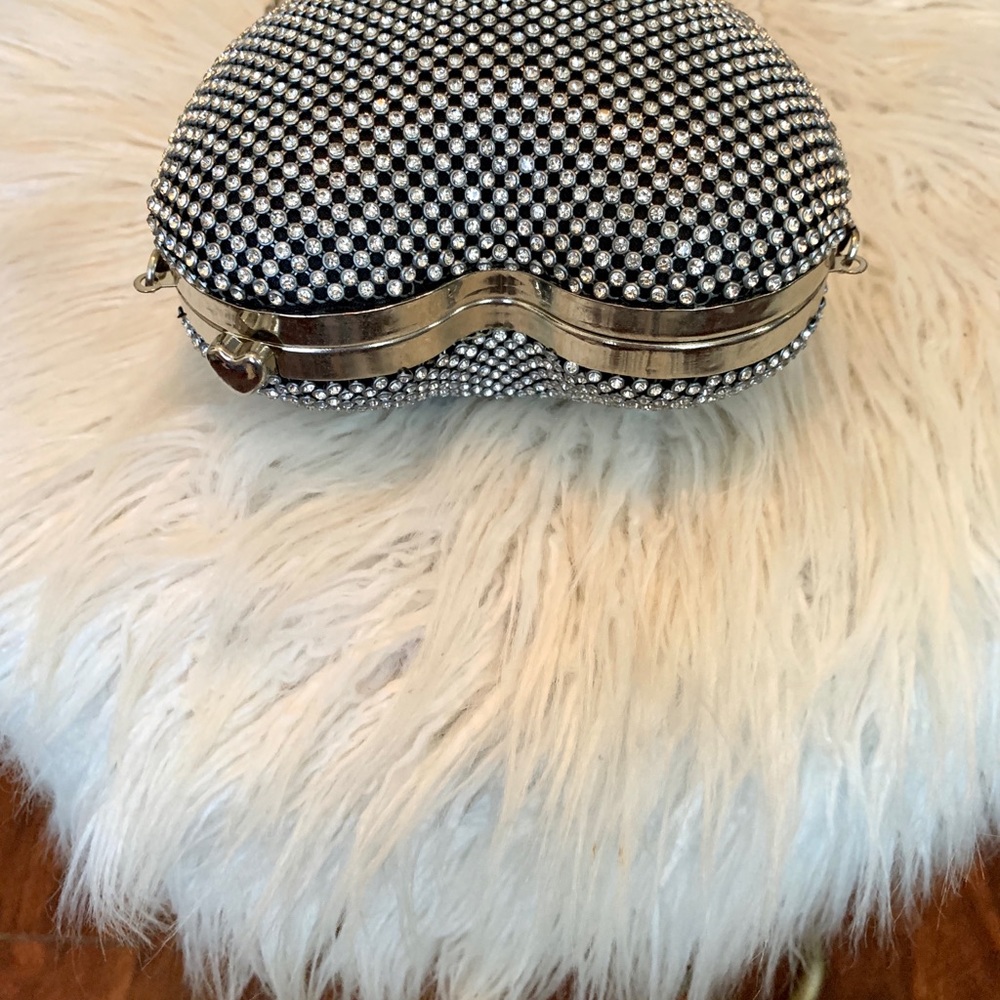 New! Rhinestone Heart ❤️ Purse - Picture 4 of 7